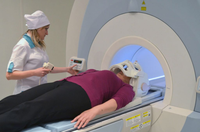 Положение пациента при проведении МРТ головного мозга